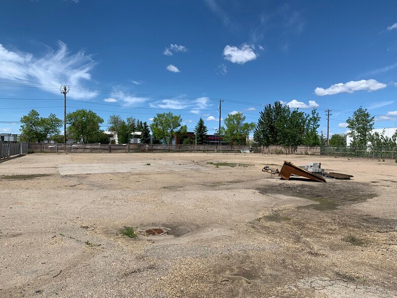 14820 123rd Ave NW, Edmonton, AB à louer - Photo de l’immeuble – Image 3 sur 3