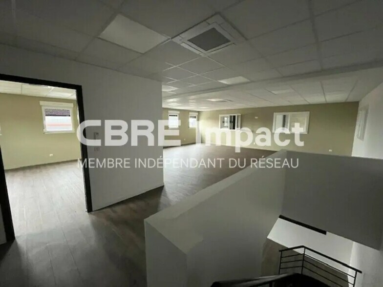 Local d’activités dans Cernay-lès-Reims à louer - Photo de l’immeuble – Image 3 sur 12