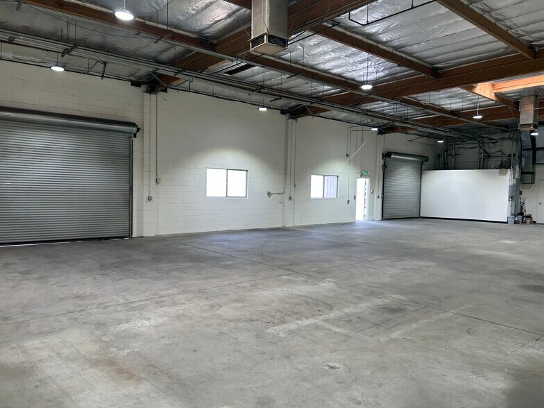 12349 Gladstone Ave, Sylmar, CA à louer - Photo de l’immeuble – Image 3 sur 5