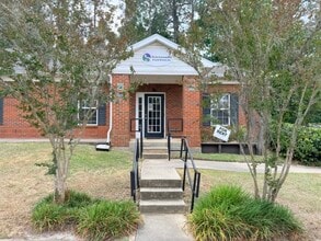 221 Delta Ct, Tallahassee, FL à louer Photo de l’immeuble– Image 1 sur 4