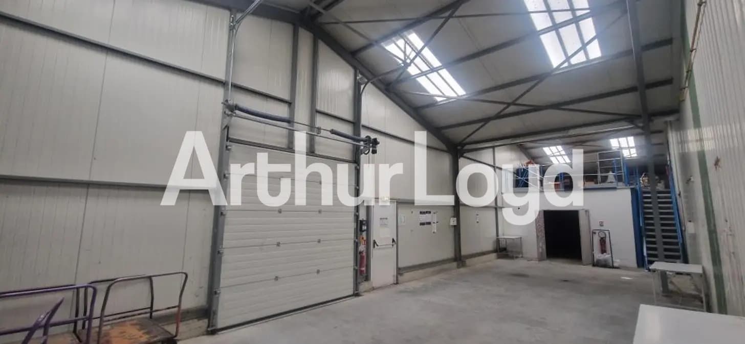 Local d'activités dans Giberville à vendre Photo intérieure– Image 1 sur 4