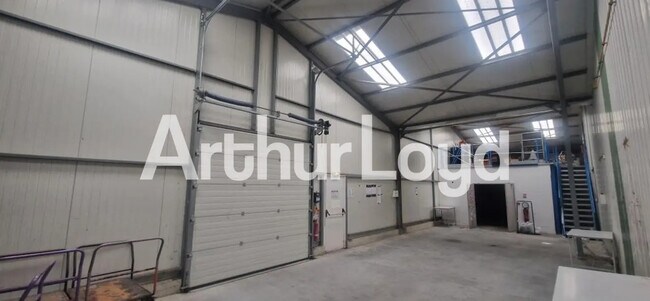 Plus de détails pour Local d’activités à vendre