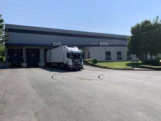 Plus de détails pour Local d'activités à louer