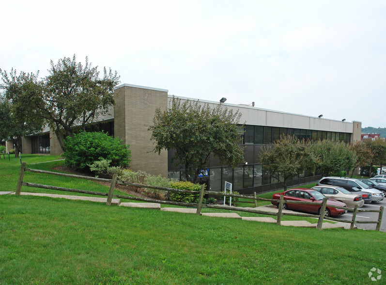 5 Skyline Dr, Hawthorne, NY à louer - Photo de l’immeuble – Image 3 sur 6