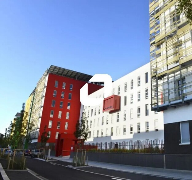 Bureau dans Grenoble à louer - Photo de l’immeuble – Image 1 sur 1