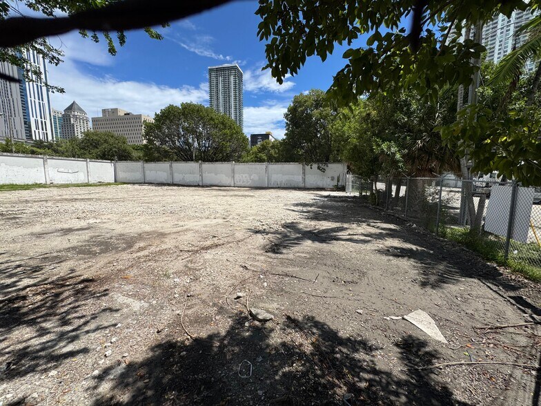 201 SW 2nd Ave, Miami, FL à louer - Photo de l’immeuble – Image 3 sur 20