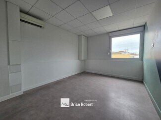 Plus de détails pour 28 Rue De La République, Décines-Charpieu - Bureau à louer