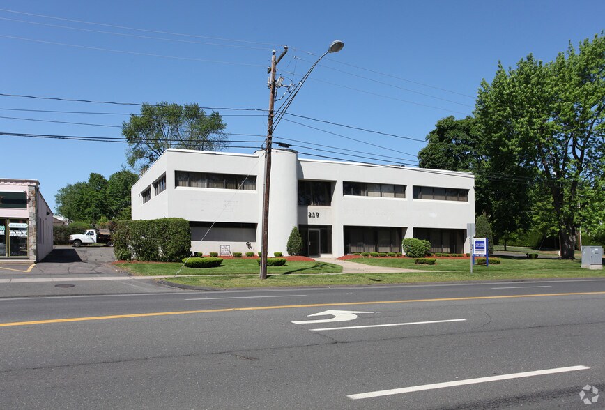 239 Silas Deane Hwy, Wethersfield, CT à vendre - Photo principale – Image 1 sur 79