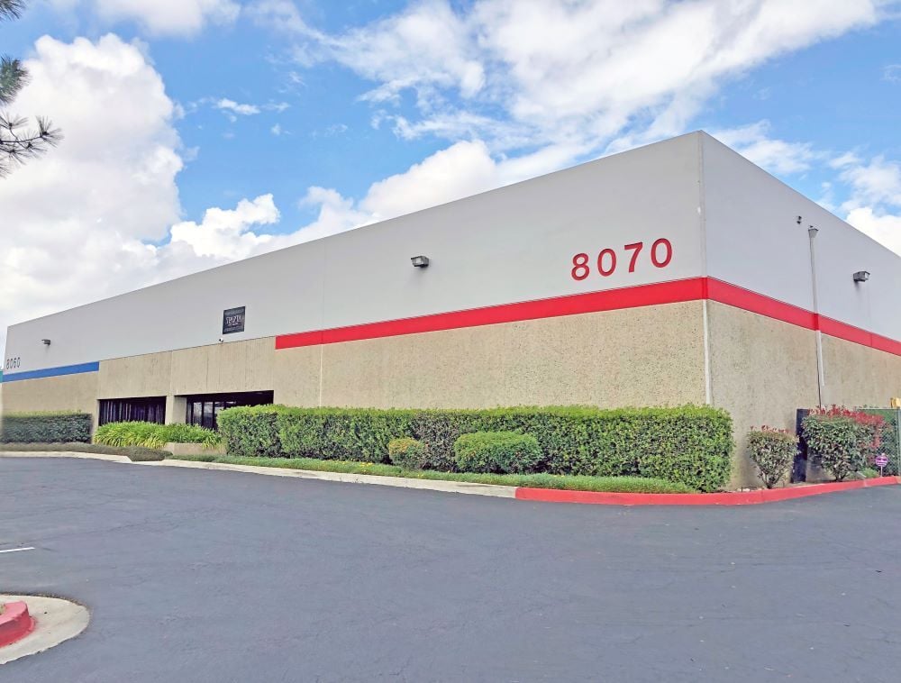 8070 Arjons Dr, San Diego, CA à louer Photo de l’immeuble– Image 1 sur 3
