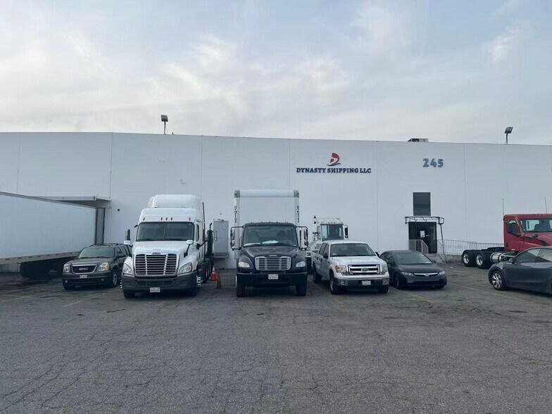 245 N Vineland Ave, City of Industry, CA à louer - Photo de l’immeuble – Image 2 sur 10