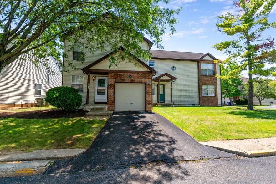 4890 Princess Diana Ct, Hilliard, OH à vendre - Photo de l’immeuble – Image 3 sur 6