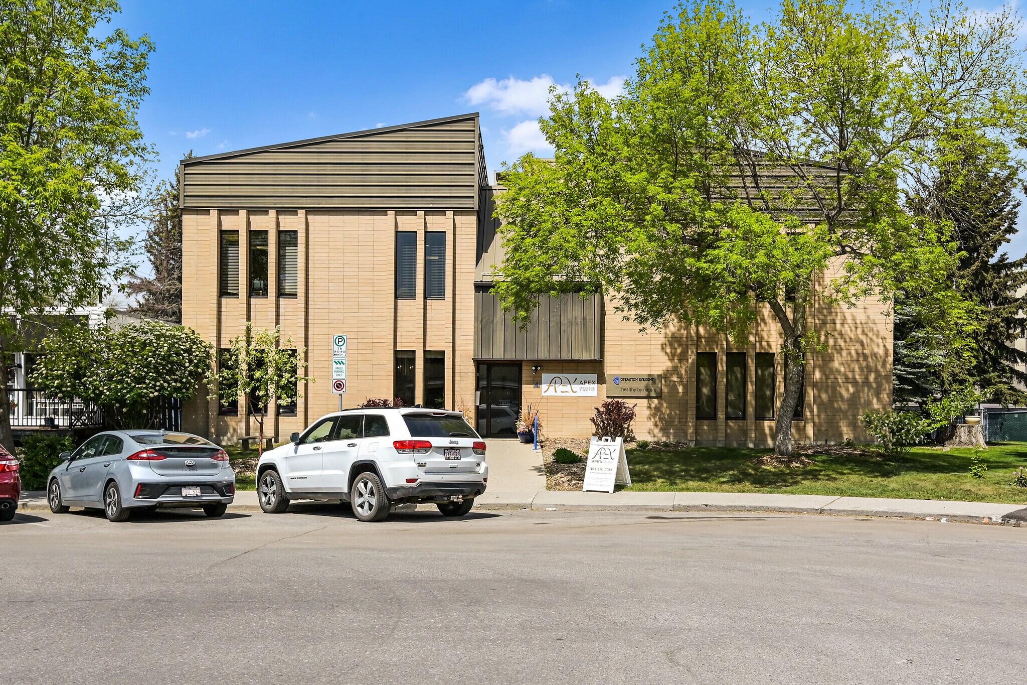 4 Parkdale Cres NW, Calgary, AB à vendre Photo principale– Image 1 sur 9