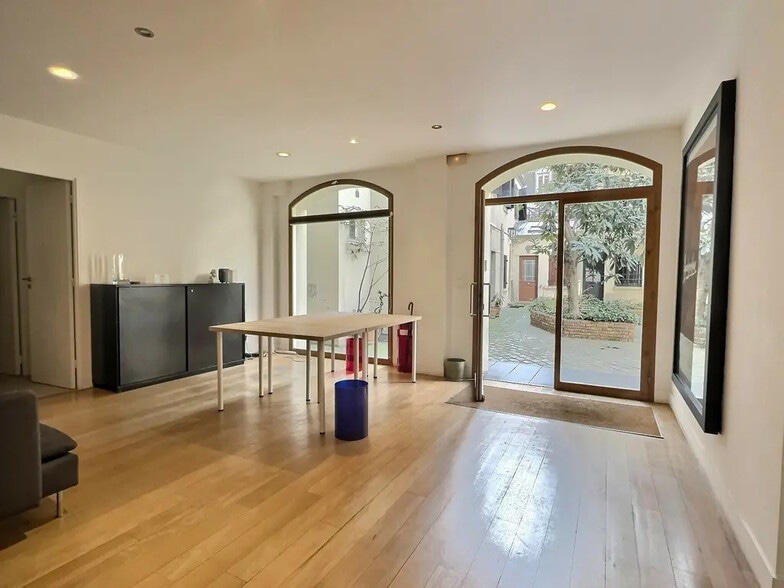18 Rue Brunel, Paris à louer - Photo de l’immeuble – Image 1 sur 8