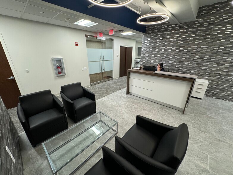 120 White Plains Rd, Tarrytown, NY à louer - Photo intérieure – Image 3 sur 13