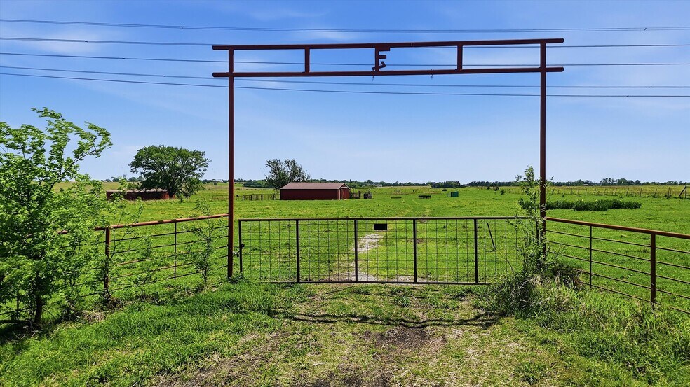 562 Lazy S Ranch Road, Gunter, TX à vendre - Photo de l’immeuble – Image 3 sur 45