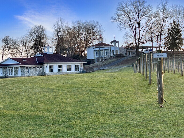 2982 Harvey Bowden Rd, Paris, TN à vendre - Photo de l’immeuble – Image 2 sur 57