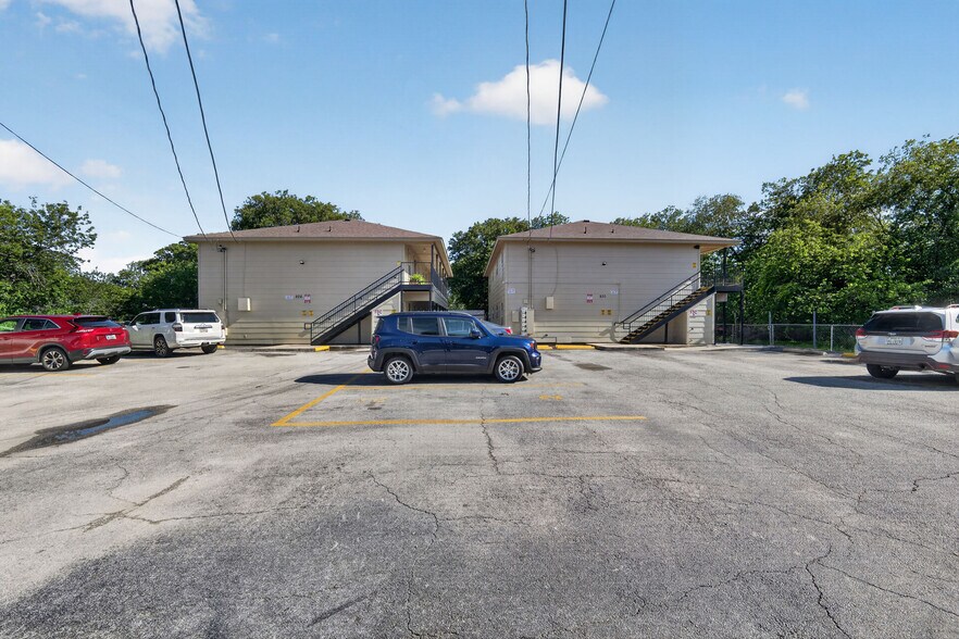 926 Drury Ln, San Antonio, TX à vendre - Photo de l’immeuble – Image 2 sur 27