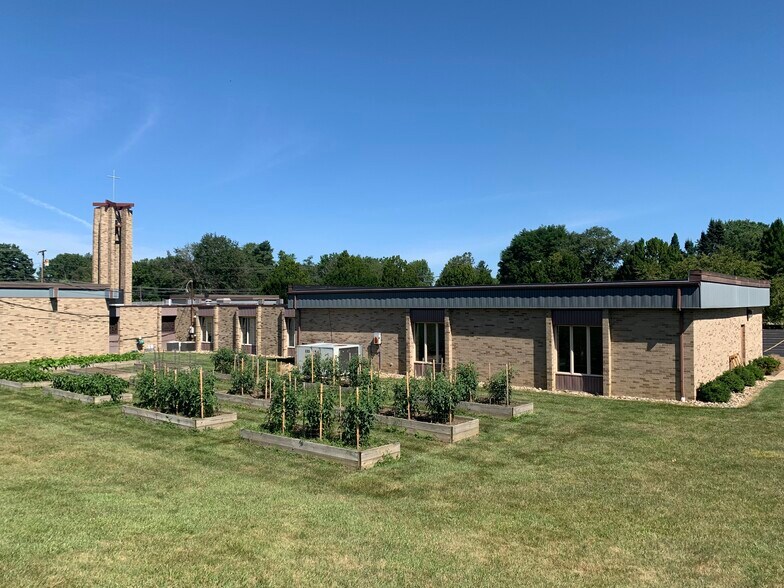 930 S Nickelplate St, Louisville, OH à vendre - Photo de l’immeuble – Image 2 sur 8