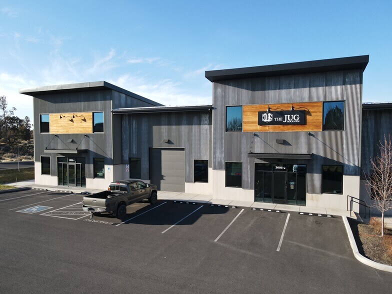 2405 SW 1st St, Redmond, OR à louer - Photo de l’immeuble – Image 2 sur 27