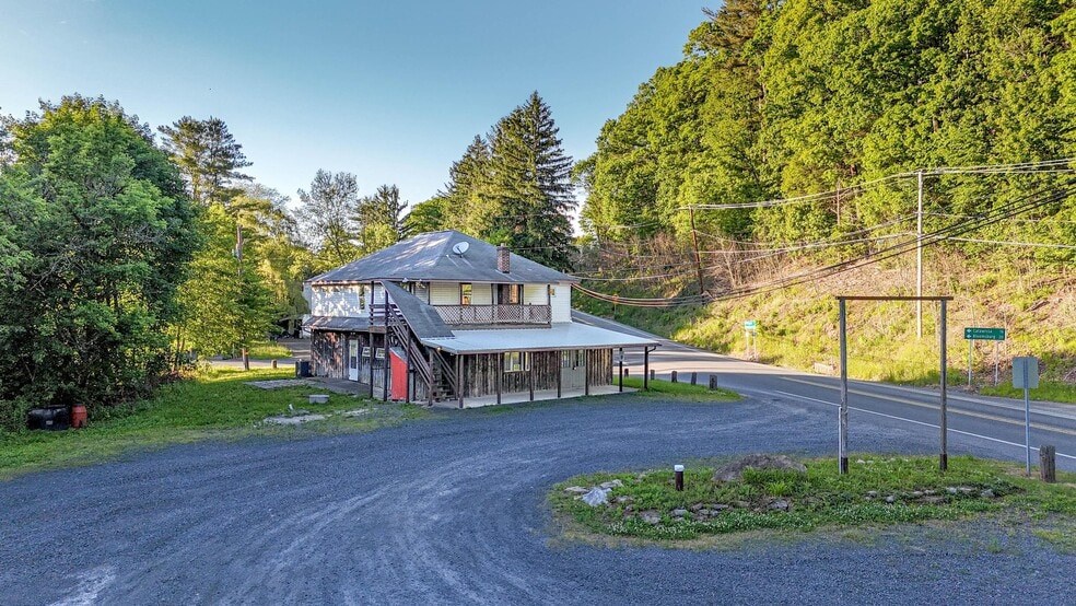 116 Ringtown Blvd, Ringtown, PA à vendre - Photo principale – Image 1 sur 32