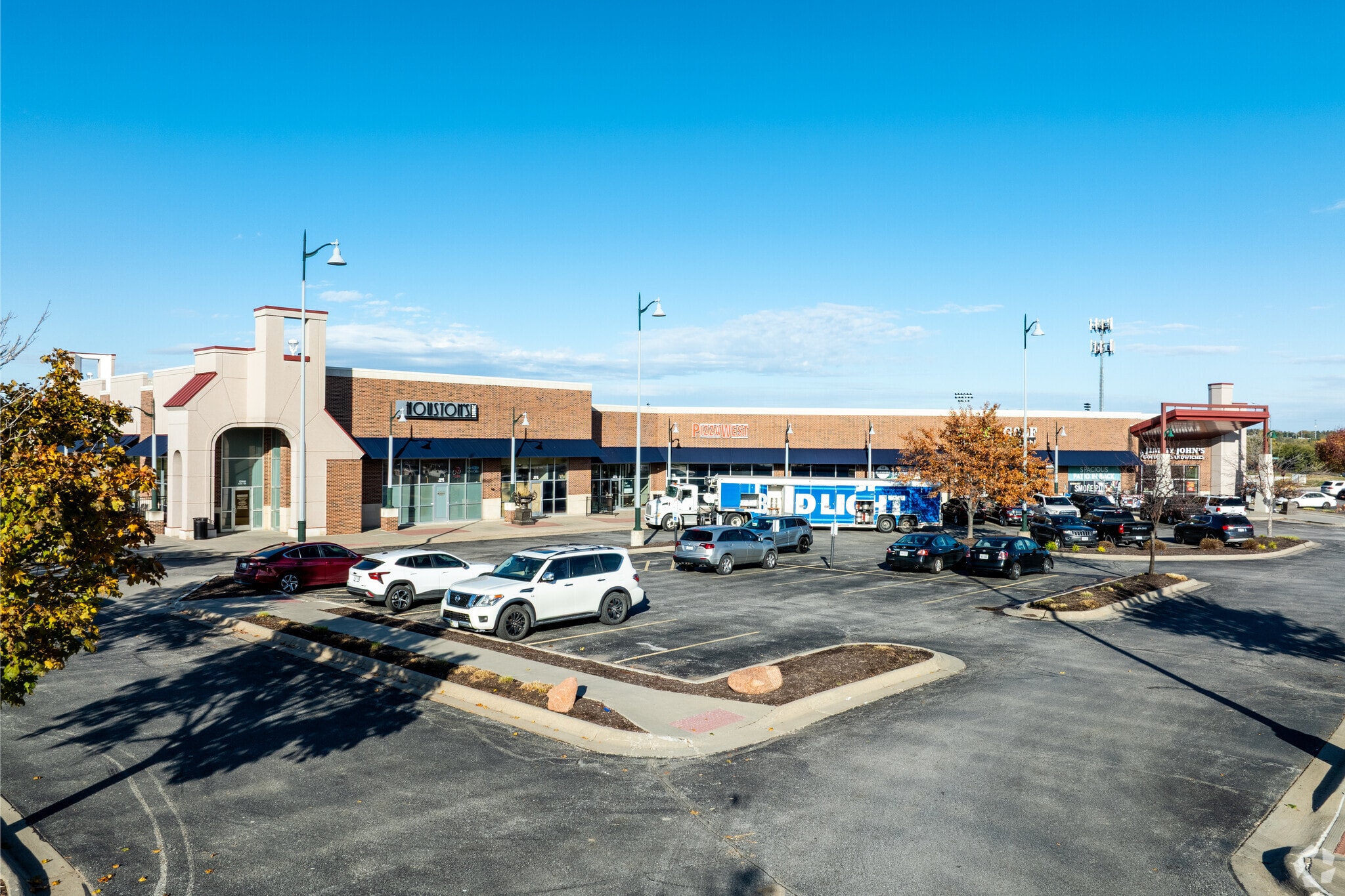 12040 McDermott Plz, La Vista, NE à louer Photo principale– Image 1 sur 6