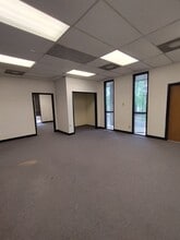 3455 N Desert Dr, East Point, GA à louer Photo de l’immeuble– Image 1 sur 5