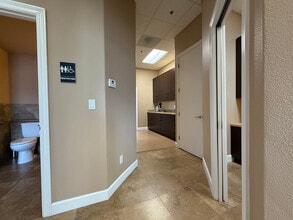 13422 Pomerado Rd, Poway, CA à louer Photo intérieure– Image 2 sur 6