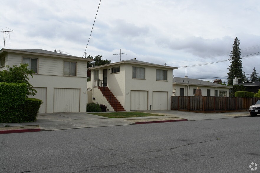 830 University Dr, Menlo Park, CA à vendre - Photo principale – Image 1 sur 2