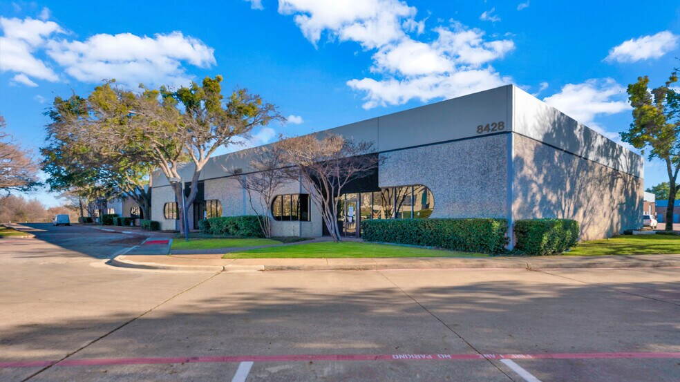 8422-8428 Sterling St, Irving, TX à louer - Photo de l’immeuble – Image 3 sur 17