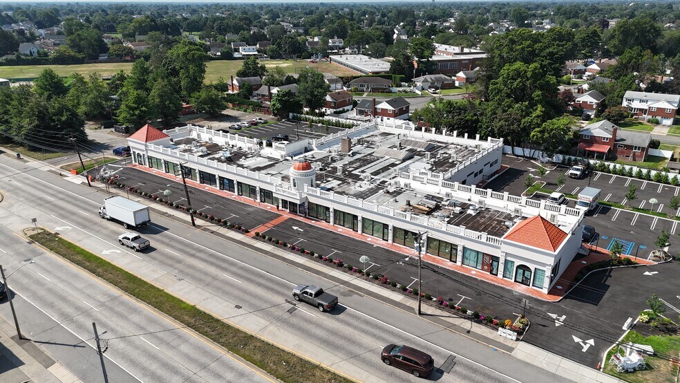 350 S Broadway, Hicksville, NY à louer - Photo de l’immeuble – Image 1 sur 13