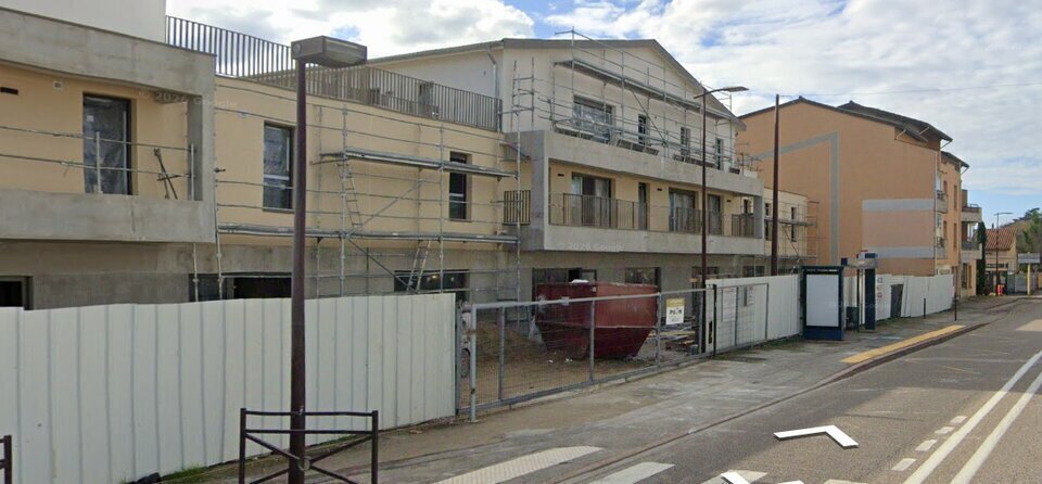 Local commercial dans Saint Bonnet De Mure à louer Photo de la construction– Image 1 sur 3