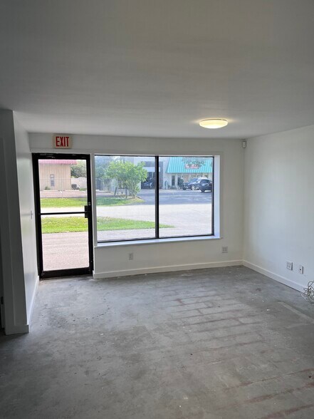 3942 Arnold Ave, Naples, FL à louer - Photo intérieure – Image 3 sur 20