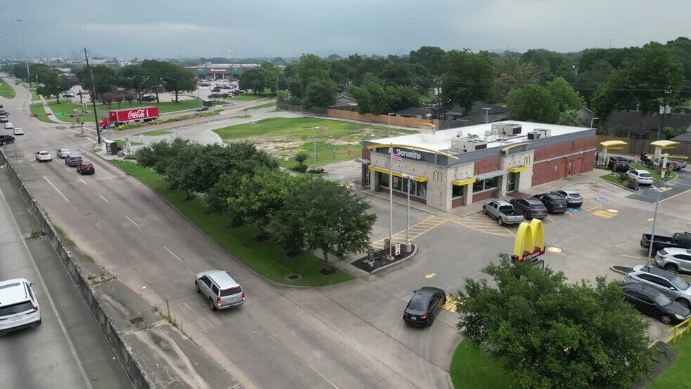 10325 Post Oak Rd, Houston, TX à louer - Vidéo sur l’annonce professionnelle – Image 2 sur 5