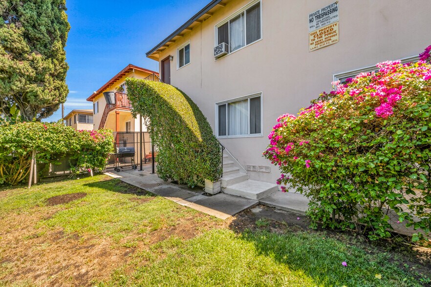 8144 Sepulveda Pl, Panorama City, CA à vendre - Photo de l’immeuble – Image 2 sur 13