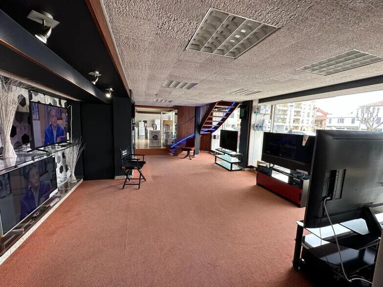 Local commercial dans Saint-Raphaël à vendre - Photo de l’immeuble – Image 3 sur 5