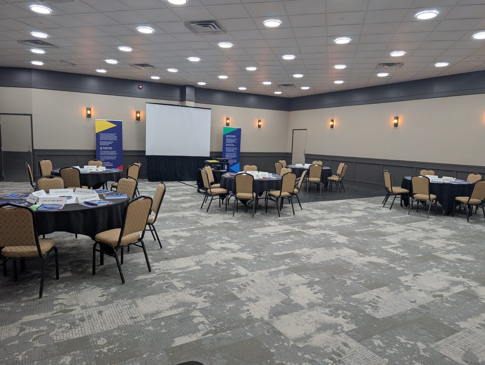 4311 49 Ave, Red Deer, AB à louer Photo intérieure– Image 1 sur 1