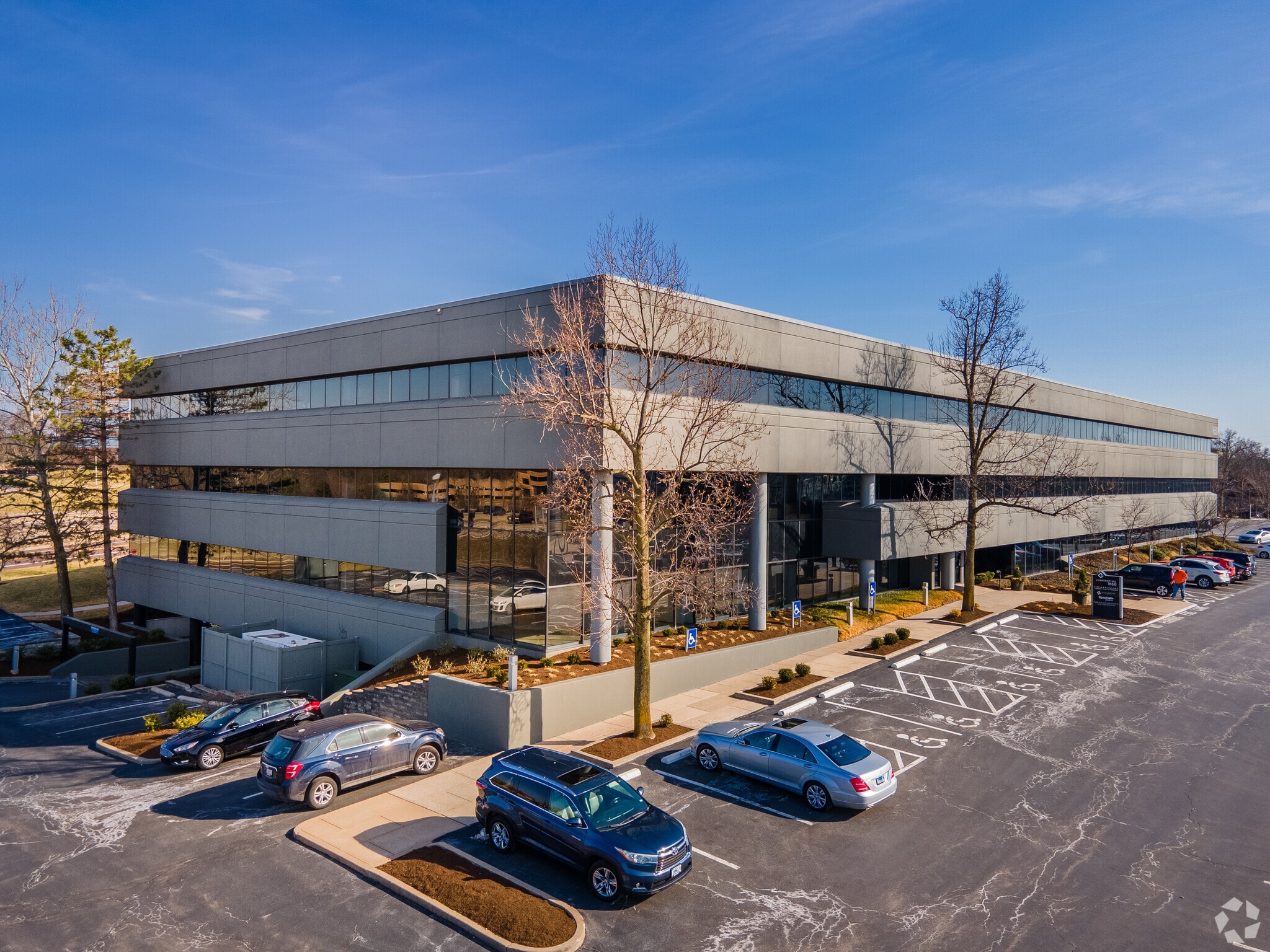 1650 Des Peres Rd, Des Peres, MO à vendre Photo principale– Image 1 sur 7