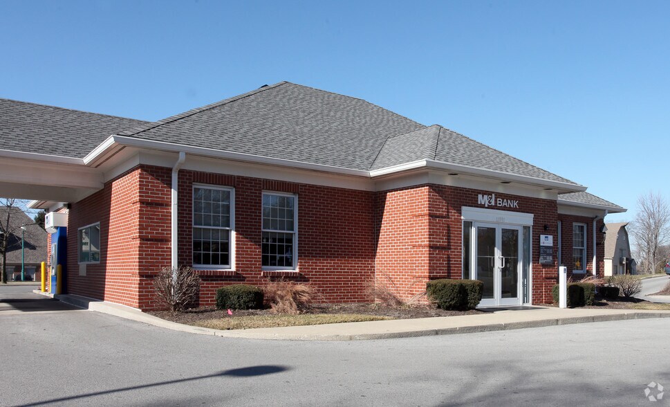 11991 Fishers Crossing Dr, Fishers, IN à vendre - Photo principale – Image 1 sur 5