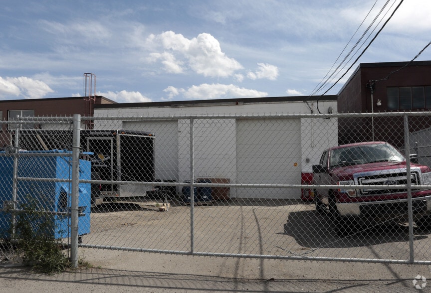 220 40th Ave NE, Calgary, AB à vendre - Photo de l’immeuble – Image 3 sur 6