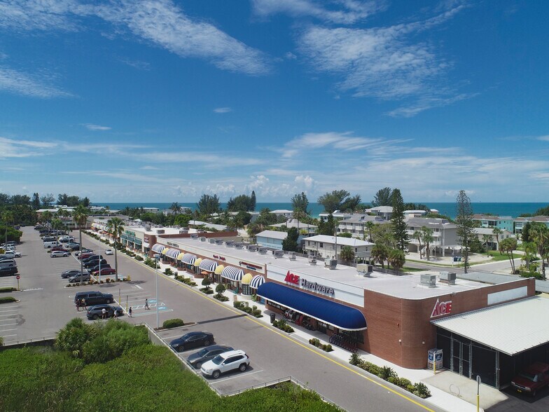 3200-3352 E Bay Dr, Holmes Beach, FL à louer - Photo de l’immeuble – Image 3 sur 5