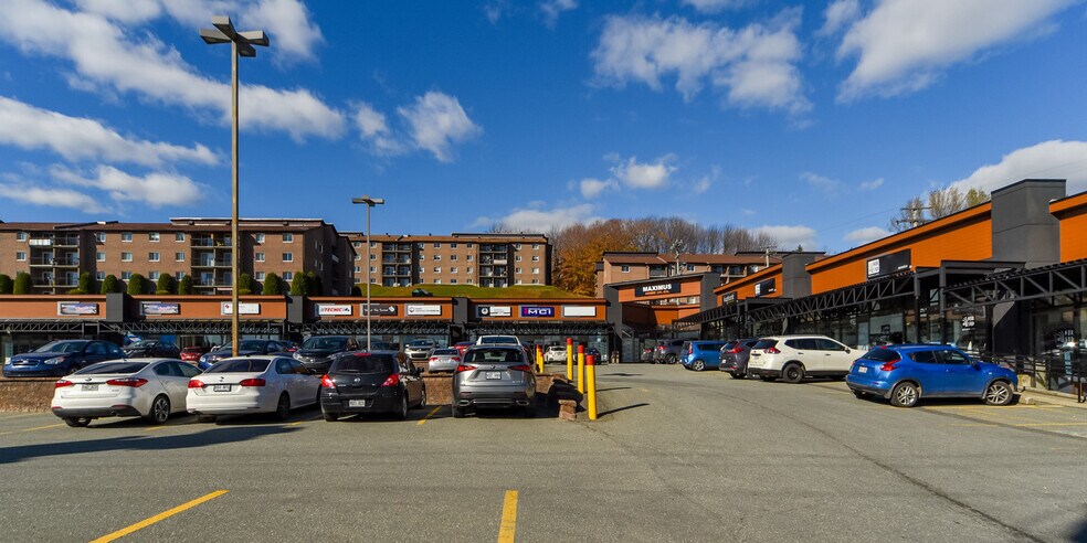 3025 Rue King O, Sherbrooke, QC à louer - Photo de l’immeuble – Image 2 sur 2