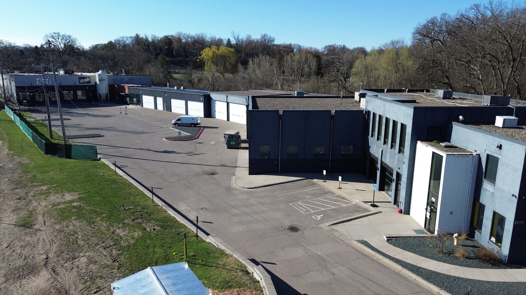 225 N Thomas Ave, Minneapolis, MN à louer Photo principale– Image 1 sur 2