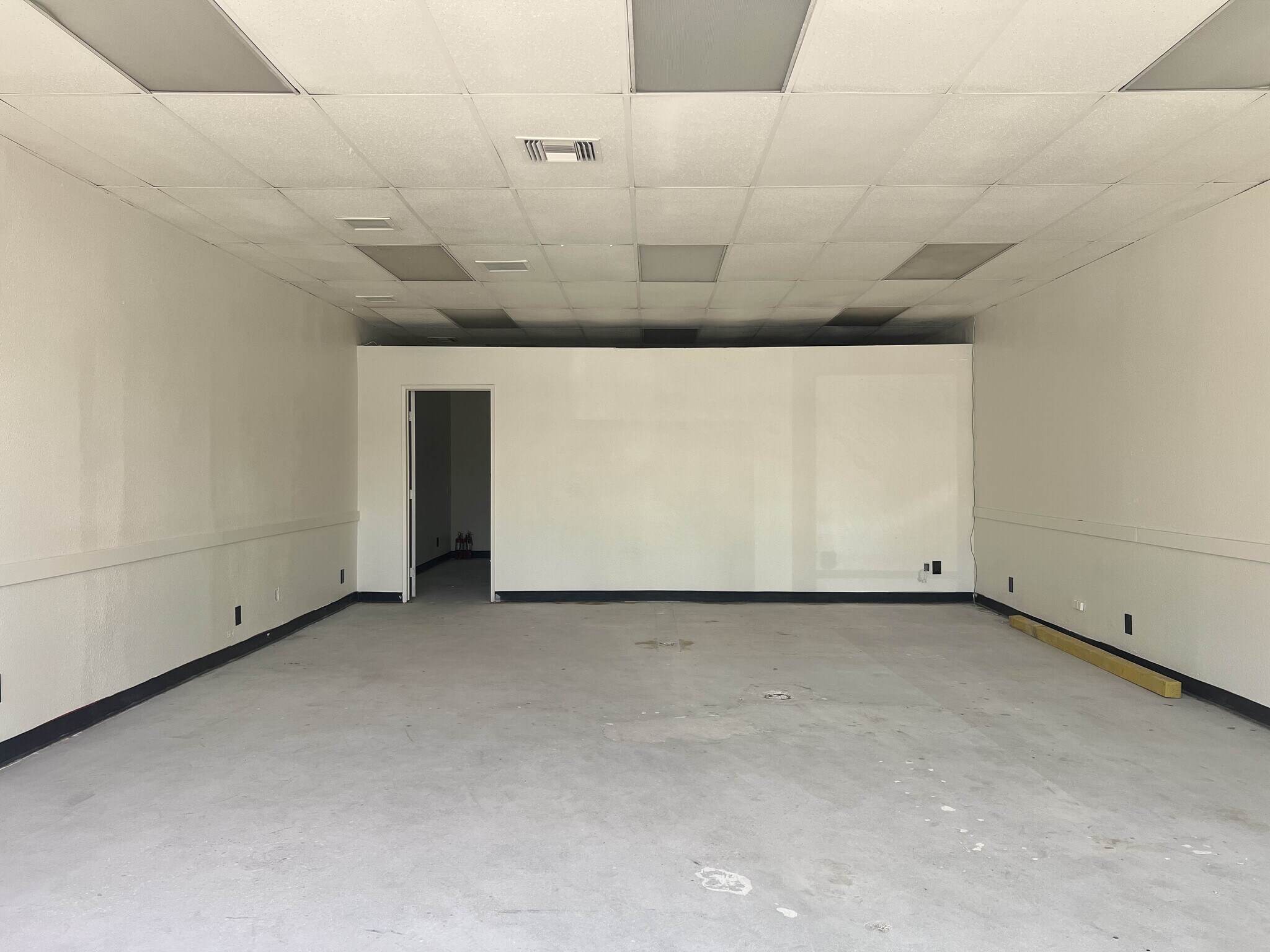1035-1091 S Mt Vernon Ave, Colton, CA à louer Photo intérieure– Image 1 sur 3