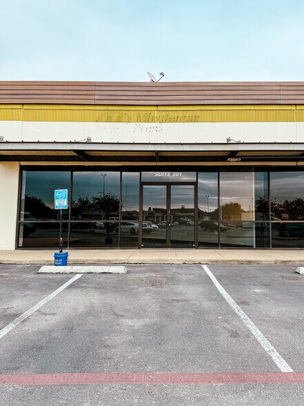 2700 Pecan St W, Pflugerville, TX à louer - Photo de l’immeuble – Image 2 sur 19