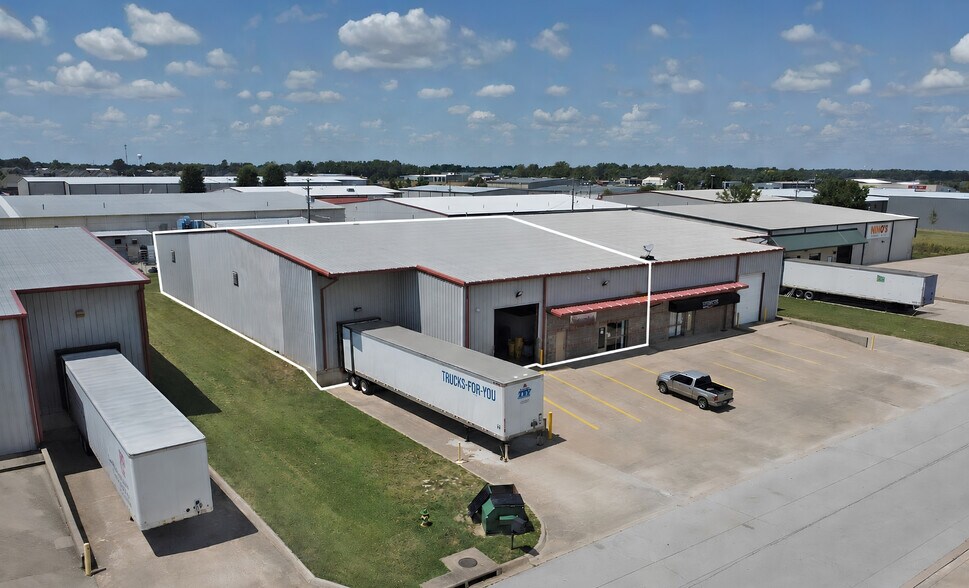 413 Albano Dr, Springdale, AR à louer - Photo de l’immeuble – Image 1 sur 14