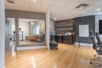 32 Rue Saint-Charles, Longueuil, QC à louer Photo intérieure– Image 2 sur 15