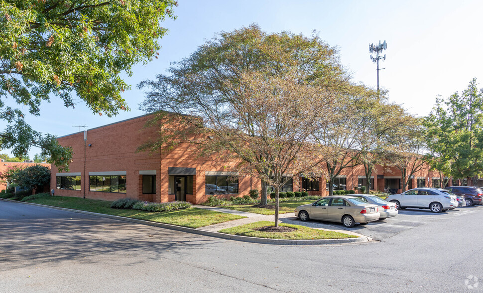 100-166 Business Center Dr, Reisterstown, MD à louer - Photo de l’immeuble – Image 2 sur 14