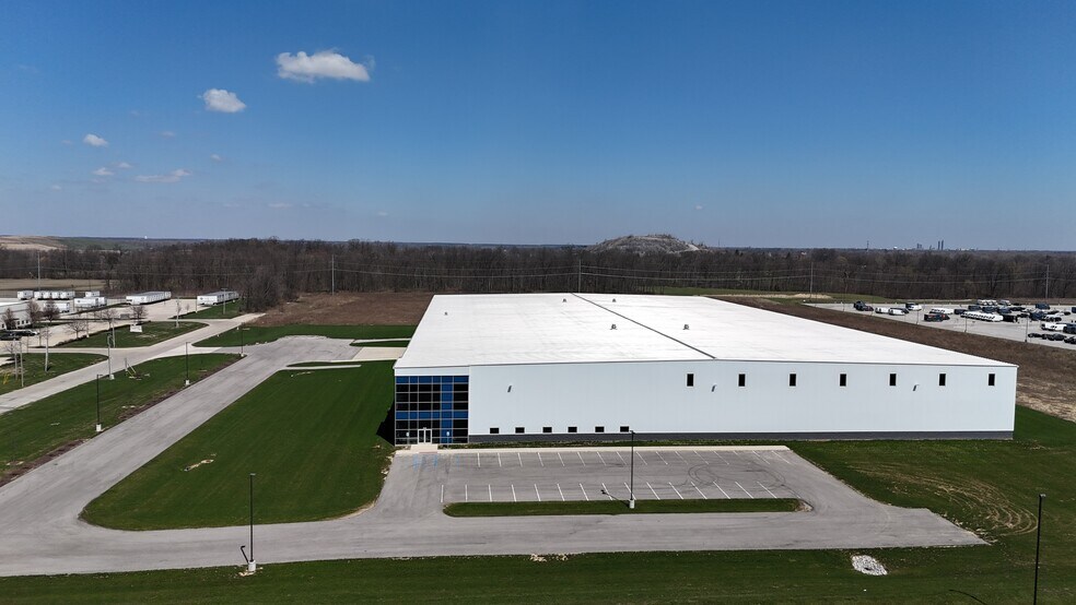 8645 Aviation Dr, Fort Wayne, IN à louer - Photo de l’immeuble – Image 2 sur 8