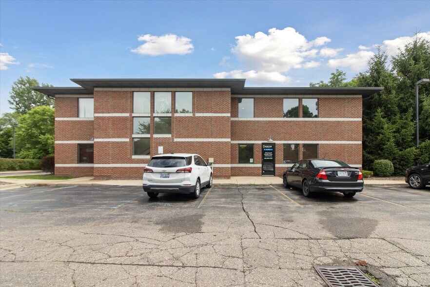 4123 Martin Rd, Commerce Township, MI à louer - Photo de l’immeuble – Image 2 sur 9