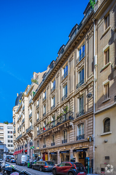 61 Rue De Ponthieu, Paris à louer - Photo principale – Image 1 sur 1